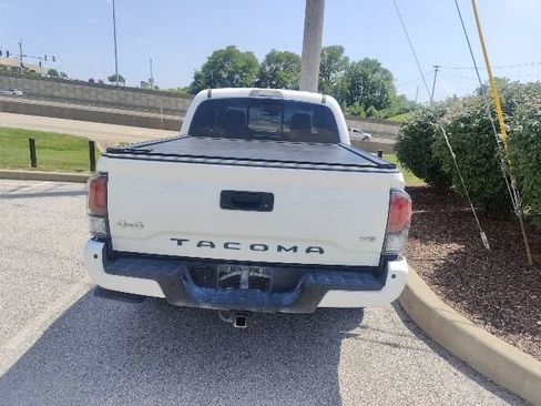 Used 2022 Toyota Tacoma Limited AWD/4WD image 13