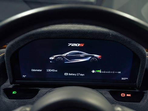 Used 2018 McLaren 720S Performance image 16