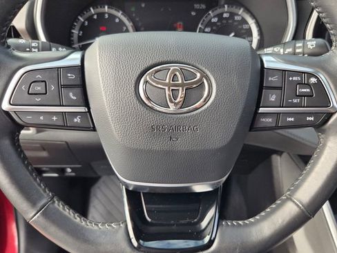 Used 2021 Toyota Highlander XLE image 30