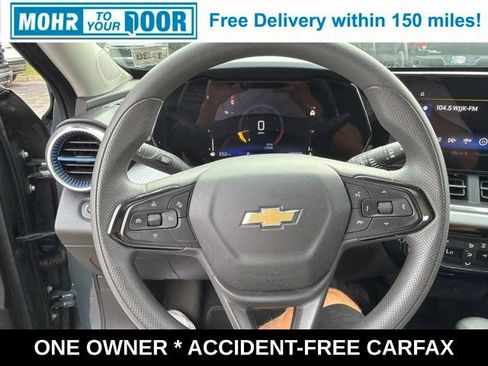 Used 2025 Chevrolet Trax LT FWD image 18