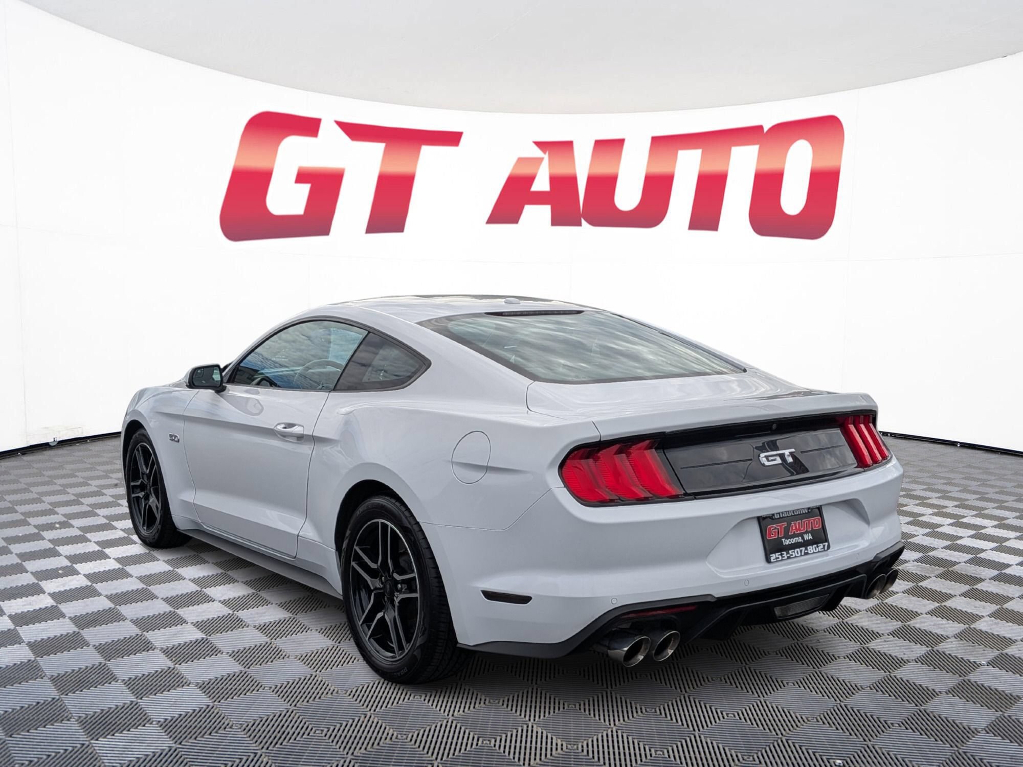 Used 2019 Ford Mustang GT RWD image 3
