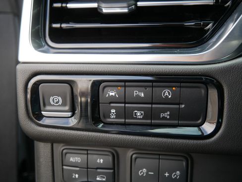 Used 2025 GMC Yukon Denali image 27