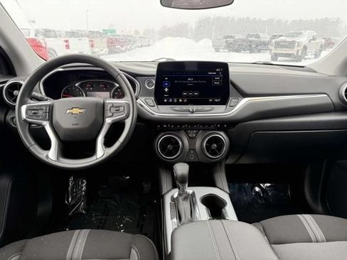 Used 2025 Chevrolet Blazer LT AWD/4WD image 14