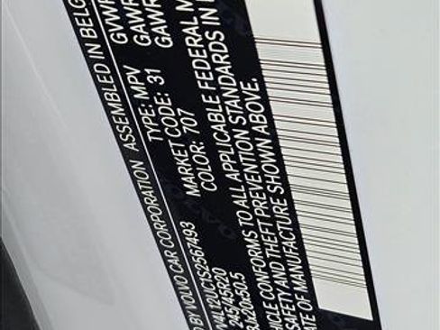 Used 2025 Volvo XC40 B5 Plus image 23