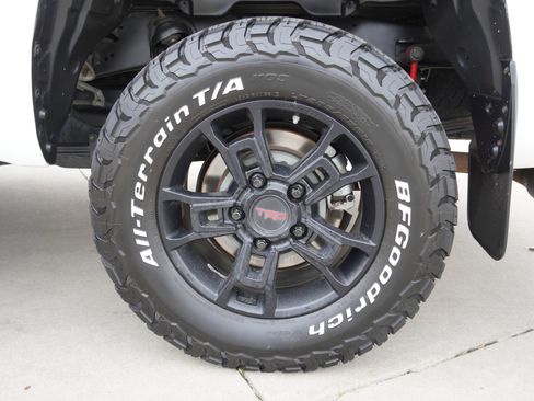 Used 2019 Toyota Tundra Platinum image 12