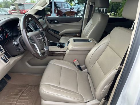 Used 2020 GMC Yukon XL SLT w/ Premium Edition RWD image 18