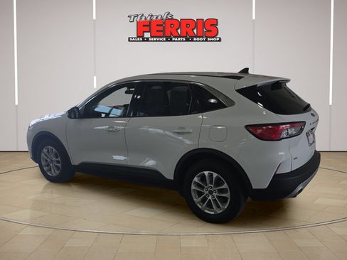 Used 2021 Ford Escape SE FWD image 3