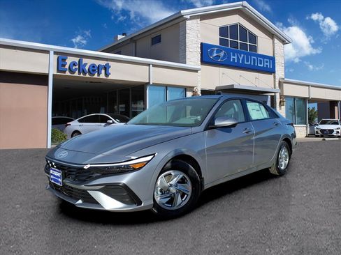 Certified 2026 Hyundai Elantra SE FWD image 1