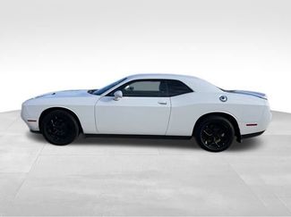 Used 2015 Dodge Challenger SXT video 5