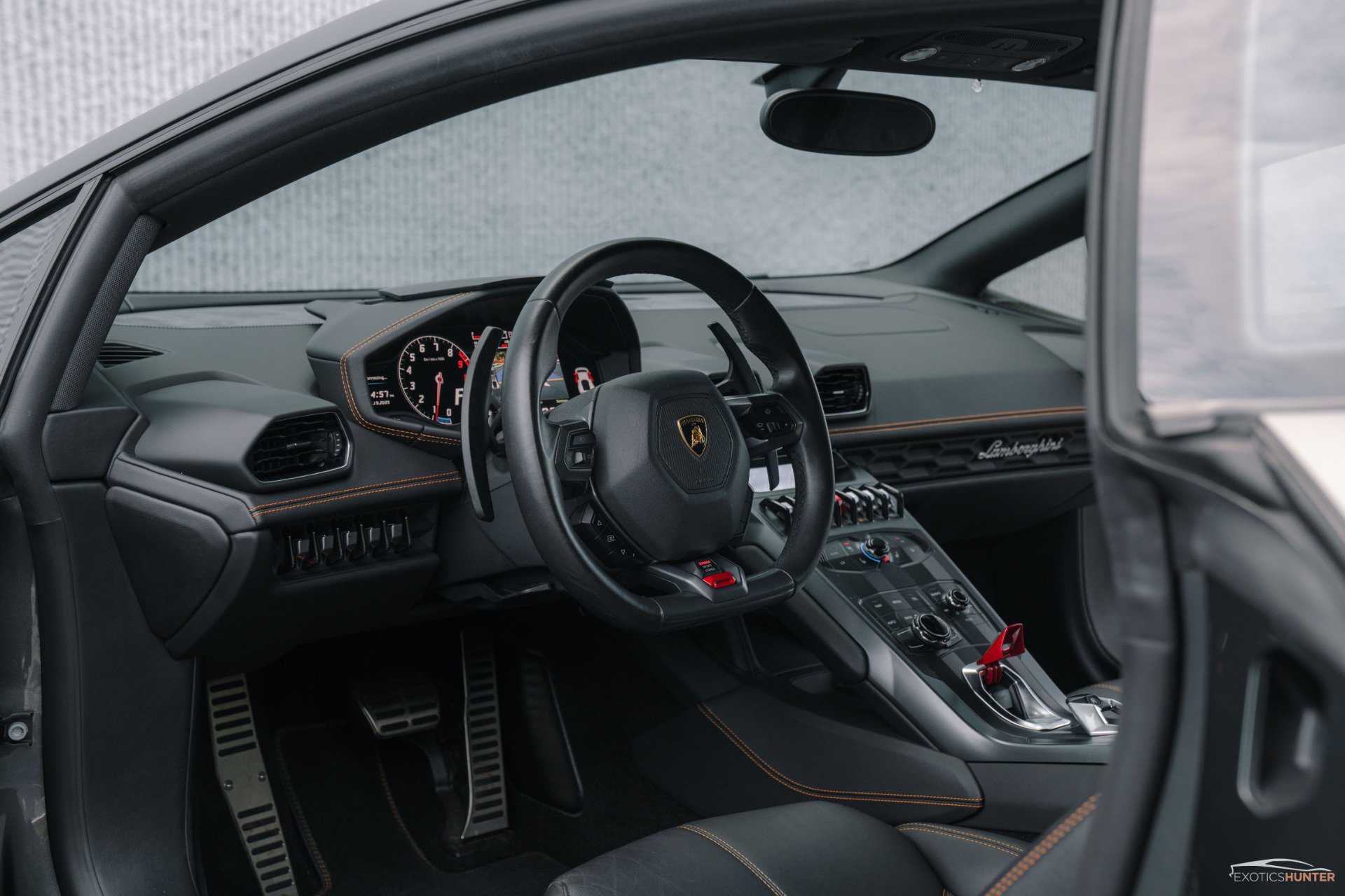 Used 2015 Lamborghini Huracan LP 610-4 AWD/4WD image 2