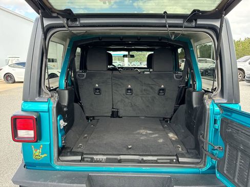 Used 2020 Jeep Wrangler Unlimited Sahara image 24