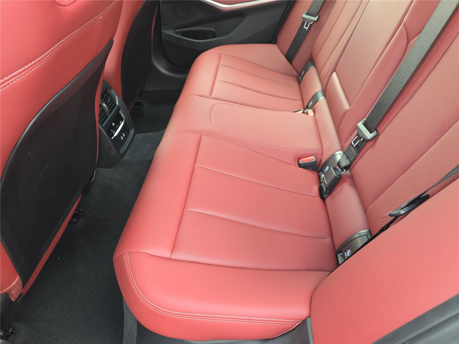 Used 2026 BMW 330i Sedan RWD image 12