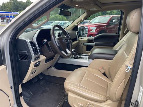 Used 2018 Ford F150 Lariat w/ Equipment Group 502A Luxury AWD/4WD image 16