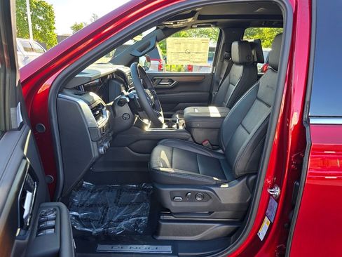 New 2026 GMC Yukon Denali w/ Advanced Technology Package AWD/4WD image 17
