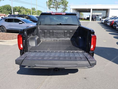 Used 2025 GMC Sierra 1500 SLT AWD/4WD image 13