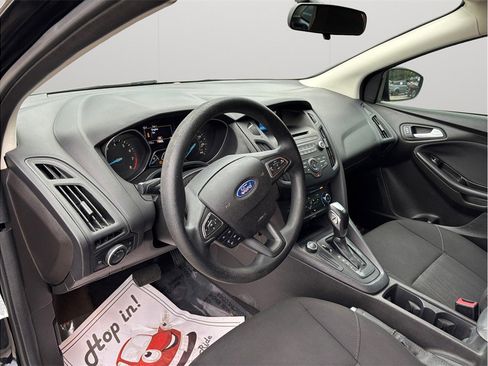 Used 2016 Ford Focus SE w/ SE Power Seat Package image 6
