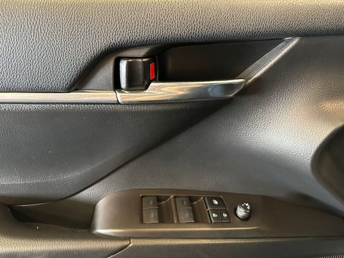 Used 2021 Toyota Camry LE FWD image 19