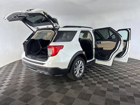 Used 2020 Ford Explorer XLT w/ Equipment Group 202A AWD/4WD image 18
