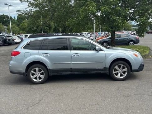 Used 2013 Subaru Outback 2.5i Limited AWD/4WD image 10