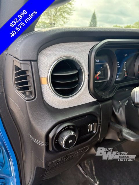 Used 2024 Jeep Wrangler Unlimited Sahara w/ Technology Group AWD/4WD image 13