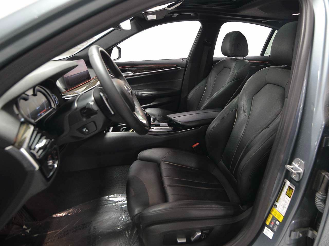 Used 2019 BMW 530e w/ Convenience Package RWD image 8