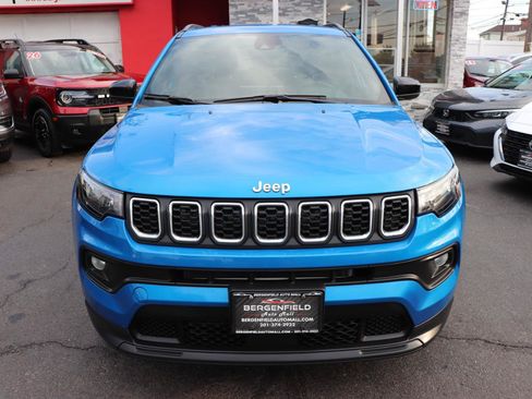 Used 2024 Jeep Compass Latitude AWD/4WD image 8