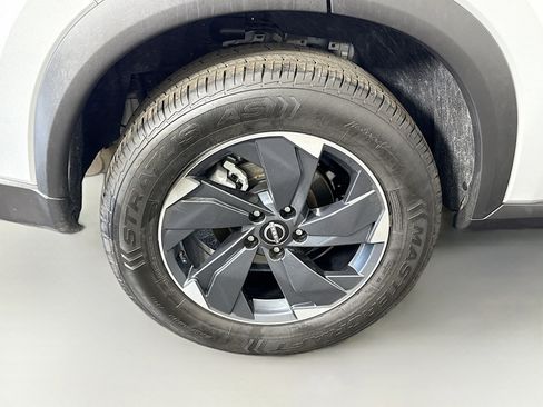 Used 2025 Nissan Rogue SV AWD/4WD image 29