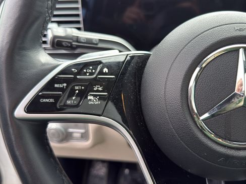 Used 2025 Mercedes-Benz GLS 450 4MATIC image 17