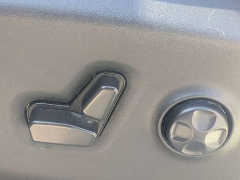 Used 2022 Chrysler Pacifica Touring-L image 15