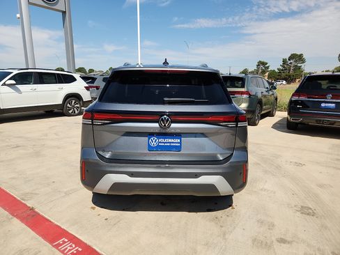 New 2026 Volkswagen Tiguan SE FWD image 6