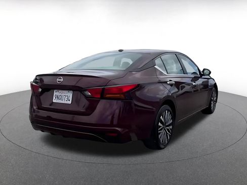 Used 2025 Nissan Altima 2.5 SV FWD image 14