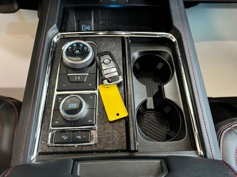Used 2024 Ford Expedition Limited AWD/4WD image 23