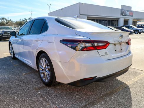 Used 2023 Toyota Camry LE image 9