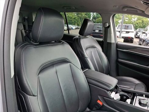 Certified 2023 Jeep Grand Cherokee L Limited AWD/4WD image 13