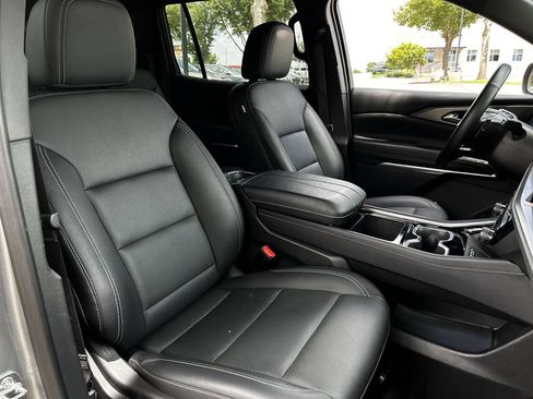 Used 2025 Chevrolet Traverse LT FWD image 29