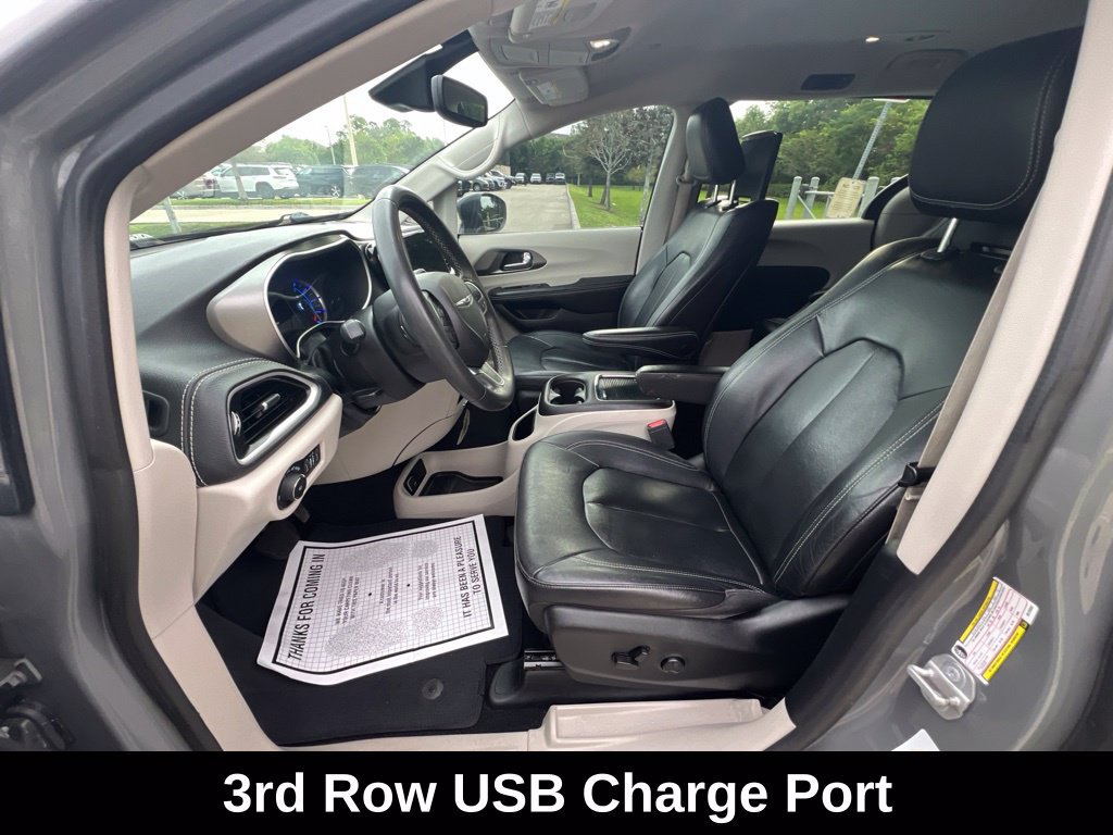 Used 2022 Chrysler Pacifica Touring-L w/ Uconnect Theater Family Group FWD image 30