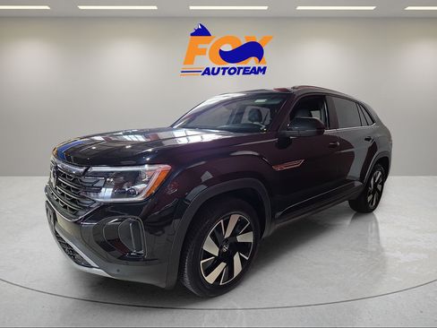 Used 2024 Volkswagen Atlas Cross Sport SE FWD image 2