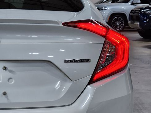 Used 2018 Honda Civic Touring image 22