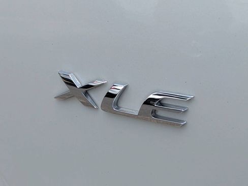 Used 2023 Toyota Corolla Cross XLE w/ Convenience Package FWD image 13
