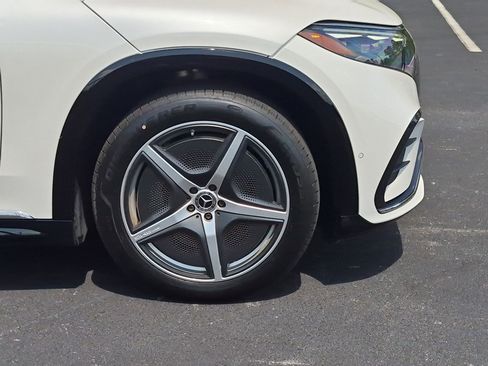 Certified 2023 Mercedes-Benz EQS 580 4MATIC SUV w/ Pinnacle Trim Package image 12