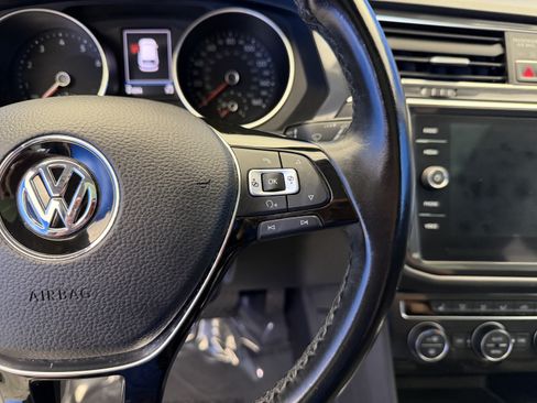 Used 2018 Volkswagen Tiguan SEL FWD image 17