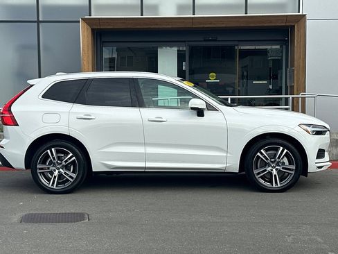 Used 2021 Volvo XC60 T6 Momentum w/ Premium Package AWD/4WD image 8