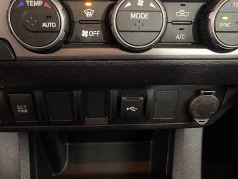 Used 2022 Toyota Tacoma SR image 18