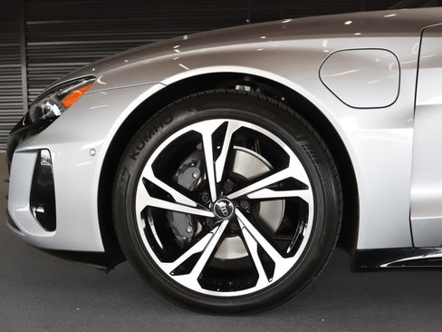 Used 2024 Audi e-tron GT Prestige w/ Prestige Package image 4