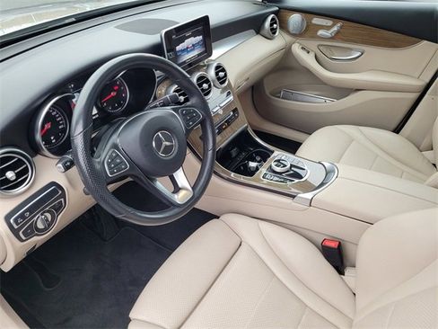Used 2019 Mercedes-Benz GLC 300 4MATIC image 10