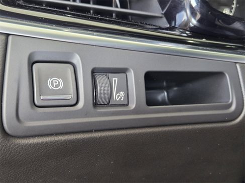 Used 2025 Cadillac XT6 Premium Luxury image 38