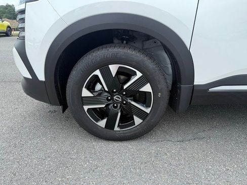 New 2025 Nissan Kicks SV image 9