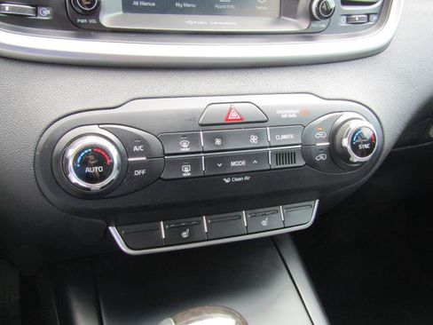 Used 2017 Kia Sorento AWD w/ LX Convenience Package image 21