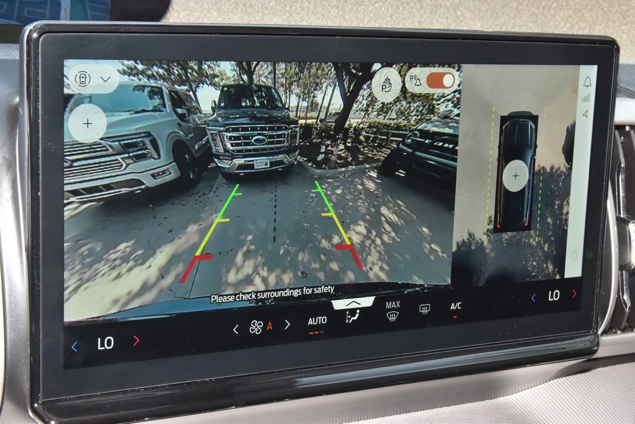 Used 2025 Ford Expedition Active RWD image 29