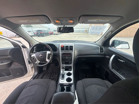 Used 2011 GMC Acadia SLE image 23